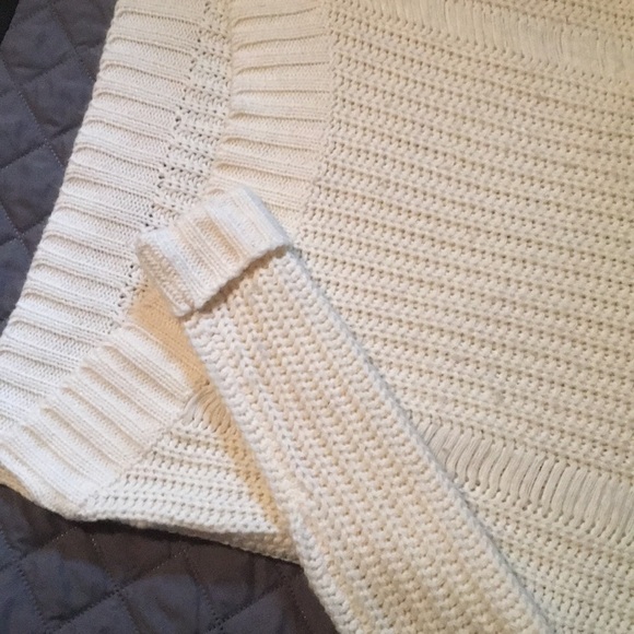 Too small - Picture 3 of 4